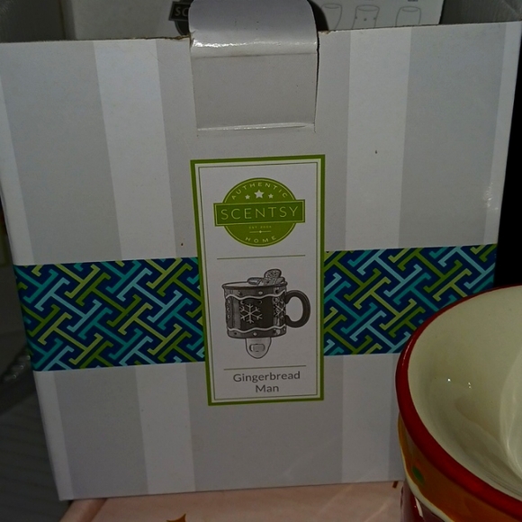 Free Shipping-Scentsy Holiday Mini-warmer - Gingerbread Man - Picture 3 of 3